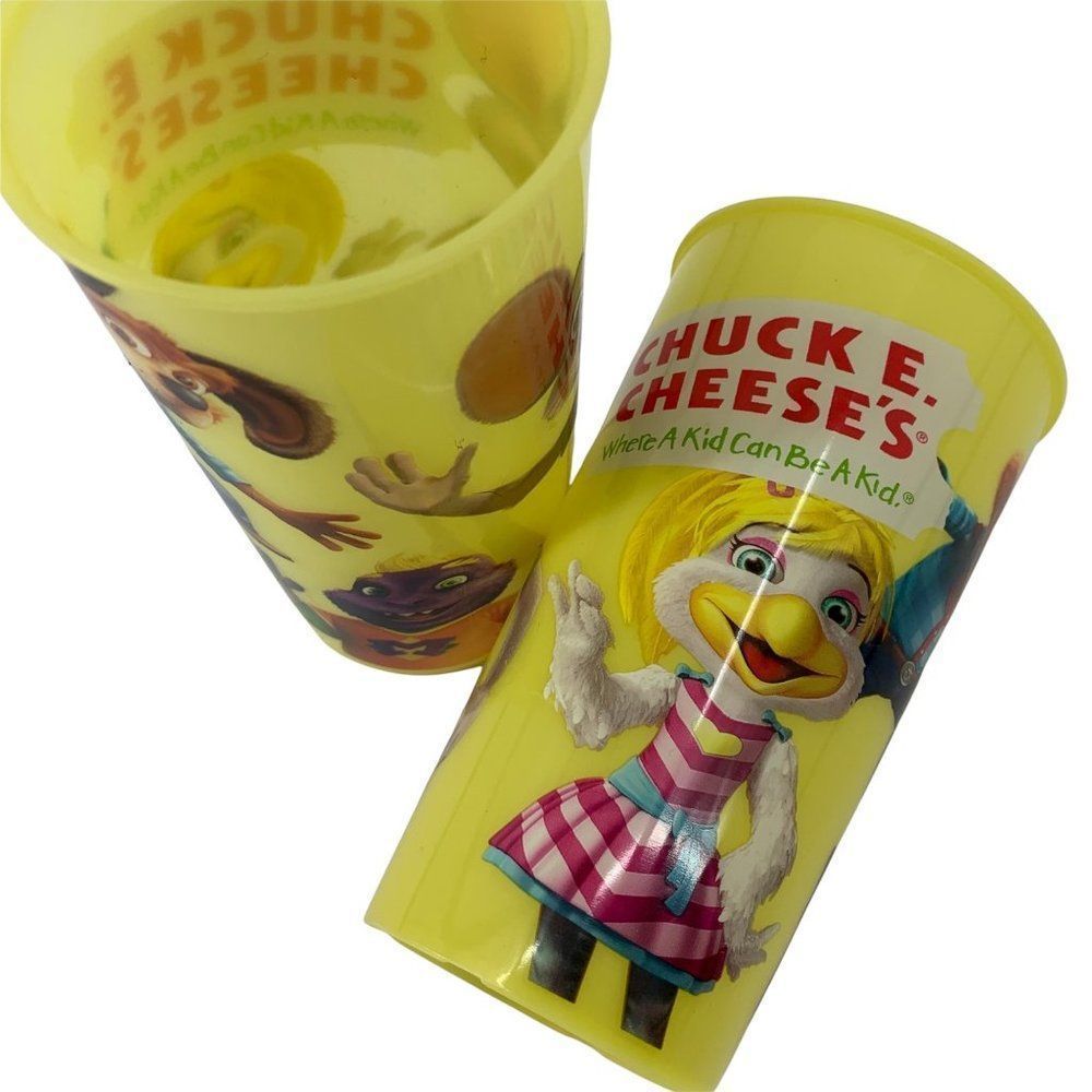 Lot of 2 Chuck E Cheese Plastic Cup Yellow Helen Jasper Pizza 2018 0651